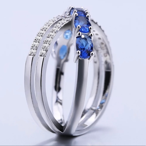 ✨SOLD OUT✨Criss Cross Sapphire Ring✨ - Picture 4 of 7